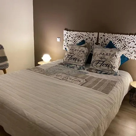 Lavande Avec Piscine Privee Classe 4 Etoiles Lejlighed